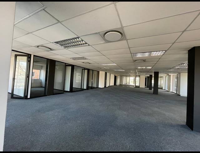 669M² OFFICE TO LET IN BRYANSTON